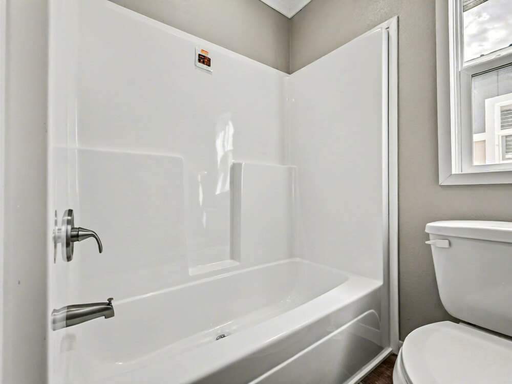 The Declaration by New Vision Manufacturing Bathroom #2 shower/tub of The Declaration 16′ x 76′ by New Vision Manufacturing